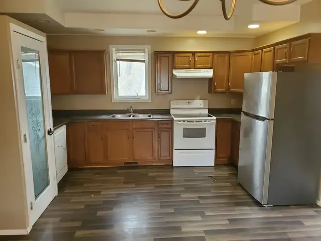 Beautiful and Cozy 2 Bed 1 Bath House for rent in Morden