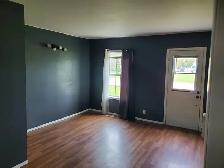 Beautiful and Cozy 2 Bed 1 Bath House for rent in Morden - Photo 3