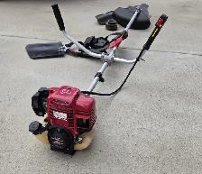 FOR SALE: HONDA BUSH CUTTER  / WEED WACKER