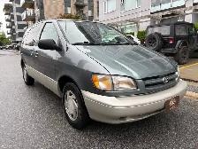 1998 Toyota Sienna LE 3dr Mini-Van - Photo 2
