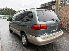 1998 Toyota Sienna LE 3dr Mini-Van - Photo 4