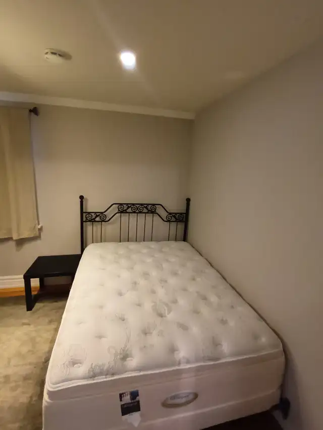 FURNISHED ROOM @ EGLINTON & KEELE - WIFI, UTILITIES, LAUNDRY