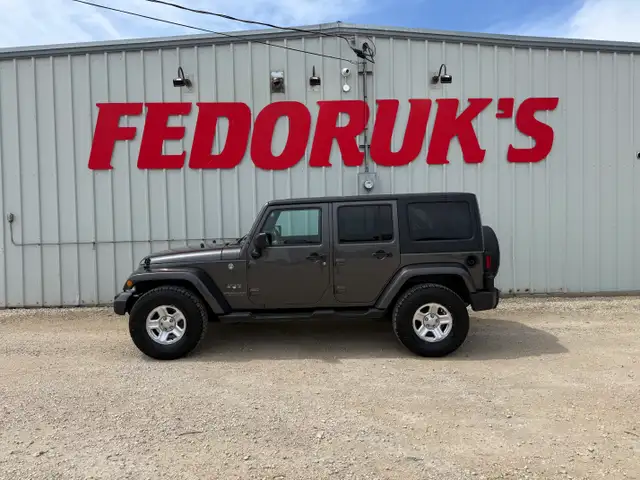 2017 Jeep Wrangler Unlimited Sahara 4WD
