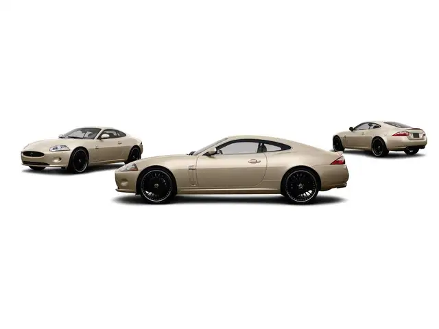 2007 Jaguar XK - Winter Gold I Caramel Interior I Chrome Wheels