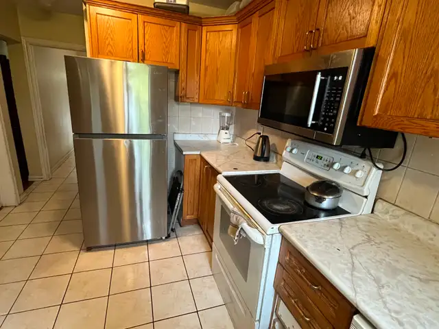 Eglinton West FEMALE roommate wanted