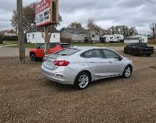 2019 Chevrolet Cruze - Photo 2