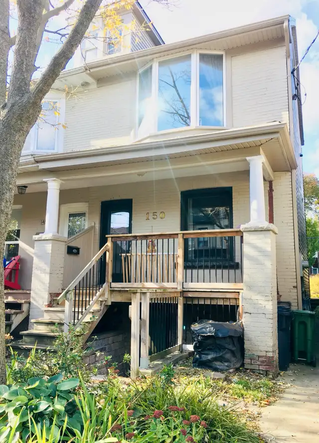 Renovated One Bedroom Main Floor Apartment in Leslieville