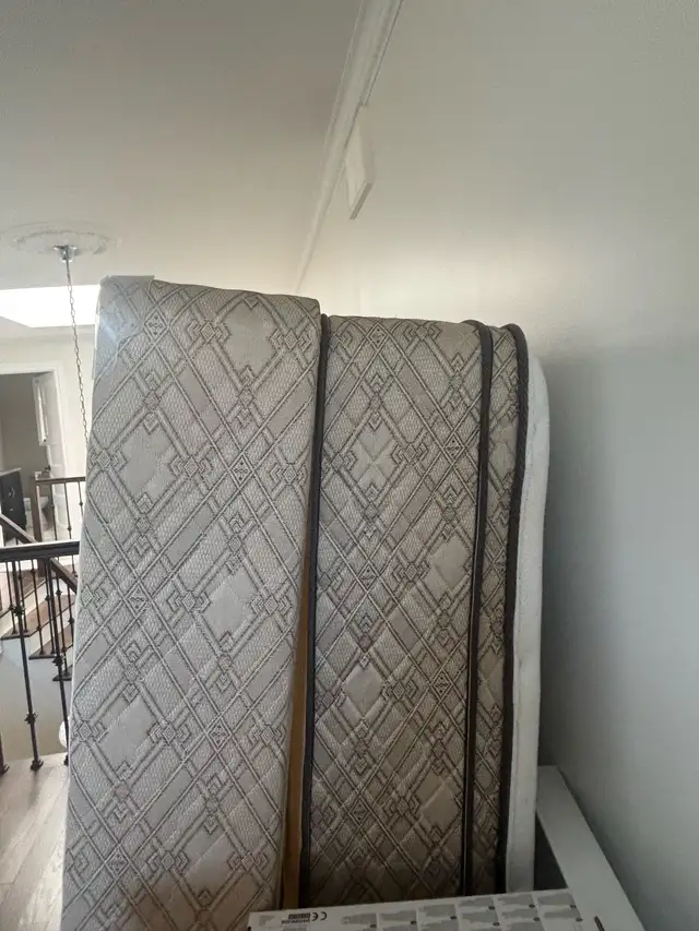 Queen Bed pillow Top