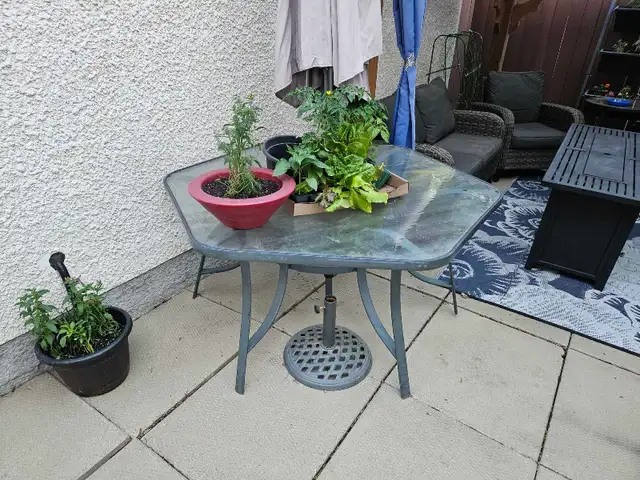 Patio table with umbrella and 6 chairs