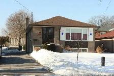3 BED   1 BATH - Main Floor @ Mccowan & Ellesmere