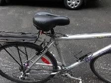VÉLO HYBRIDE. VÉLOMANE, TOUTE ALUMINIUM. 21 VITESSES. - Photo 4