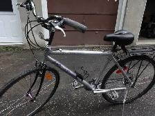 VÉLO HYBRIDE. VÉLOMANE, TOUTE ALUMINIUM. 21 VITESSES. - Photo 6