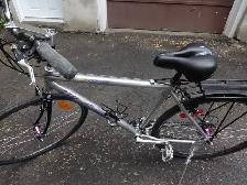 VÉLO HYBRIDE. VÉLOMANE, TOUTE ALUMINIUM. 21 VITESSES. - Photo 9