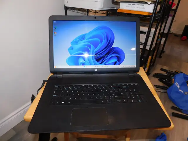 HP 17-p180c 17' Quad CORE AMD A10 500GB 8GB B/T NEW Battery