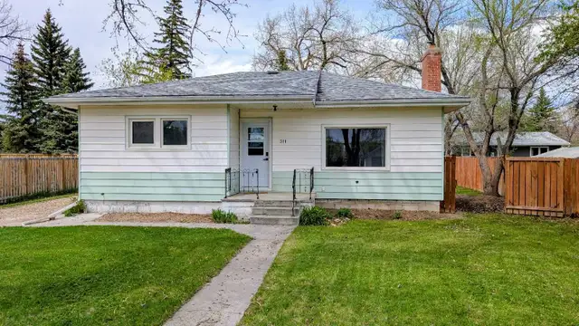 311 Pottery Street in Eastend, SK