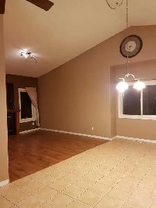 Bright & Spacious 2 Bed/2Bath/2/LVRM - Main Floor - Photo 10