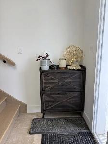 Spacious 3BR Upper Unit, 1.5 Garage, 4-Car Driveway, Deck - Photo 2