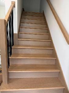 Spacious 3BR Upper Unit, 1.5 Garage, 4-Car Driveway, Deck - Photo 5