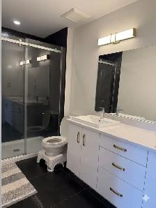 Spacious 3BR Upper Unit, 1.5 Garage, 4-Car Driveway, Deck - Photo 7