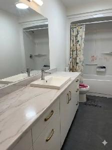 Spacious 3BR Upper Unit, 1.5 Garage, 4-Car Driveway, Deck - Photo 8