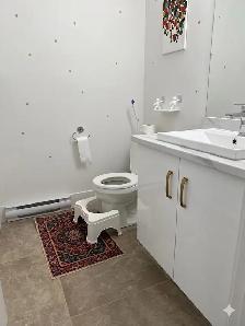Spacious 3BR Upper Unit, 1.5 Garage, 4-Car Driveway, Deck - Photo 11