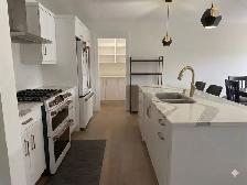 Spacious 3BR Upper Unit, 1.5 Garage, 4-Car Driveway, Deck - Photo 15