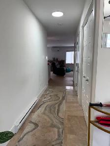 Spacious 3BR Upper Unit, 1.5 Garage, 4-Car Driveway, Deck - Photo 16
