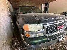 2004 GMC Yukon - Photo 2