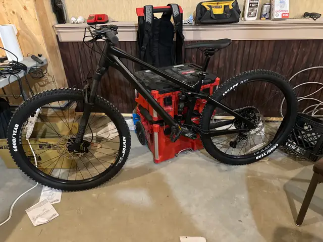 Norco Fluid FS4 Mountain Bike with upgrades