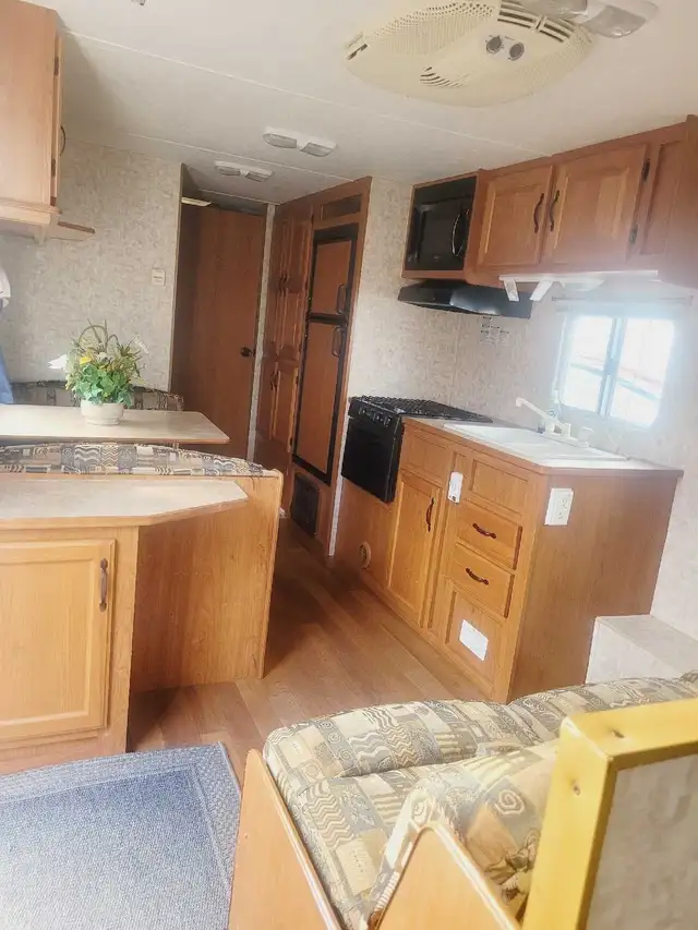 2009 Travel trailer Two bedroom good condition