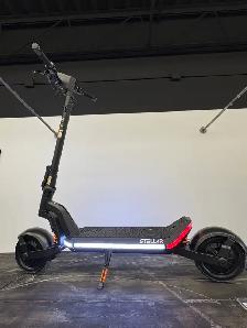Apollo Phantom 2.0 Stellar Electric Scooter - Photo 2