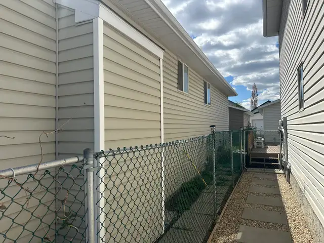 Siding Installer