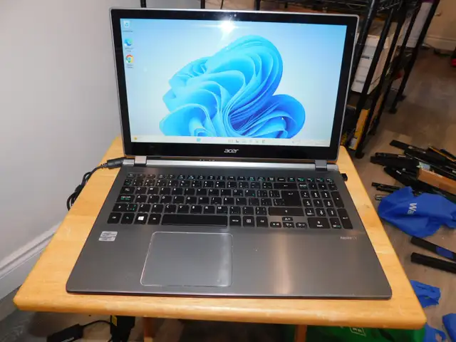 Acer Aspire V7-581P 15.6'Touchscreen CORE i5 256GB SSD 12GB