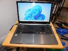 Acer Aspire V7-581P 15.6'Touchscreen CORE i5 256GB SSD 12GB