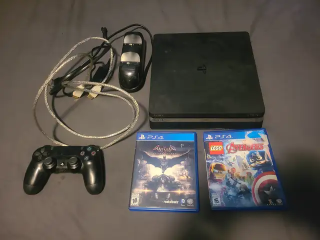500GB PS4 SLIM   2 GAMES!