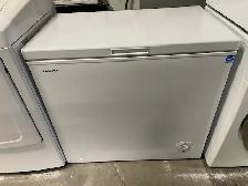 Congélateur blanc tombeau Hisense