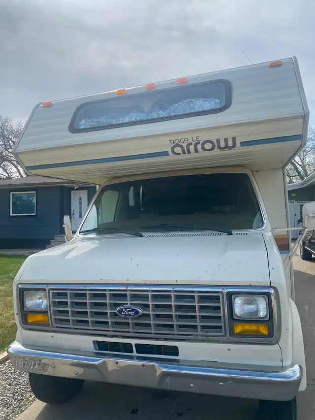 DAILY PRICE DROP – 27’ 1988 Ford Econoline Motorhome