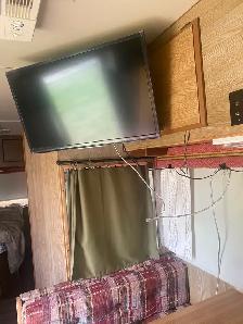 DAILY PRICE DROP – 27’ 1988 Ford Econoline Motorhome - Photo 2