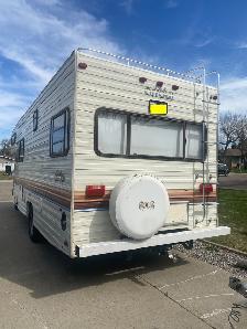 DAILY PRICE DROP – 27’ 1988 Ford Econoline Motorhome - Photo 8