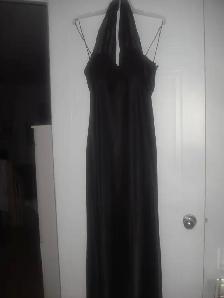 Très belle robe de bal noire, neuve, en polyester, grandeur 14