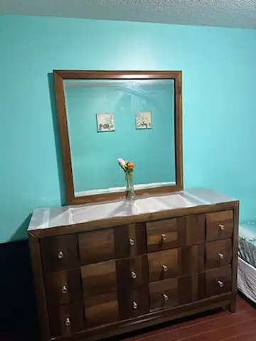 Brampton Private Quite,room For female,in a basement
