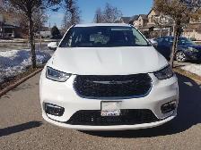 2023 Chrysler Pacifica Touring L with 75100km driven for TRADE - Photo 2