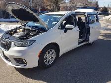 2023 Chrysler Pacifica Touring L with 75100km driven for TRADE - Photo 5