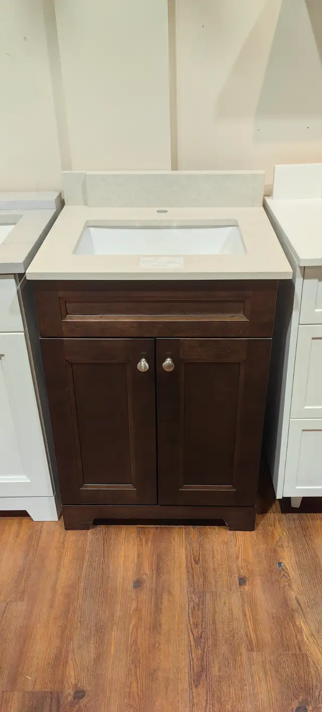 ⭐Clearance Sale⭐Floor model 24' vanity with countertop