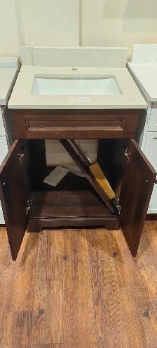 ⭐Clearance Sale⭐Floor model 24' vanity with countertop - Photo 2