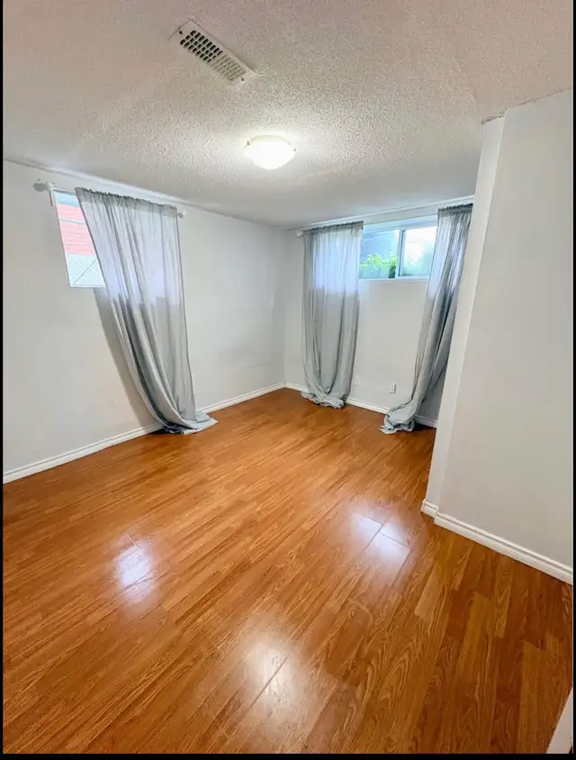 RENO'D PRIV.BDRM IN BRIGHT BSMT APT. UTILITIES INCLUDED