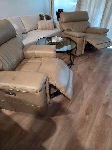 2 Electric Leather Recliners - Photo 2