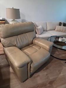 2 Electric Leather Recliners - Photo 5