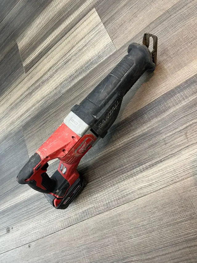 MILWAUKEE 2821 M18 SAWZALL (TOOL ONLY)