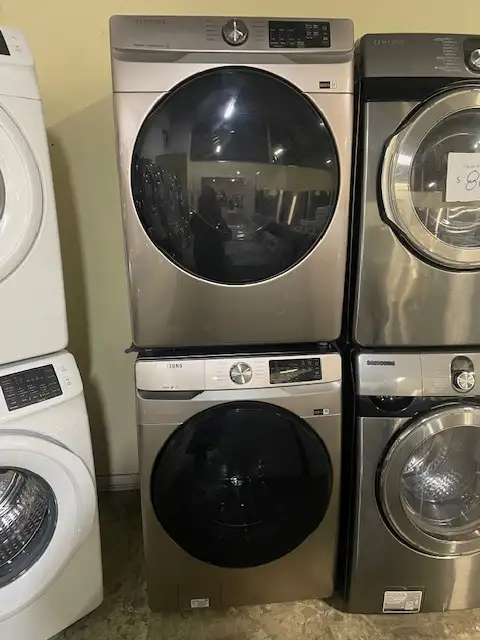 Laveuse sécheuse frontales Champagne Samsung ( remis a neuf )